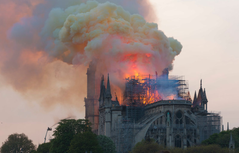Logo Eteindre les feux de Notre-Dame